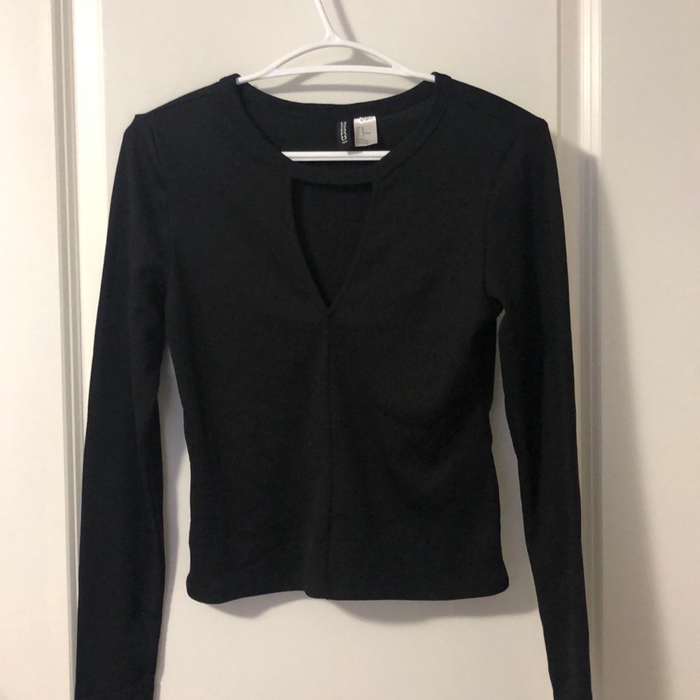 Black long sleeve with keyhole detail
